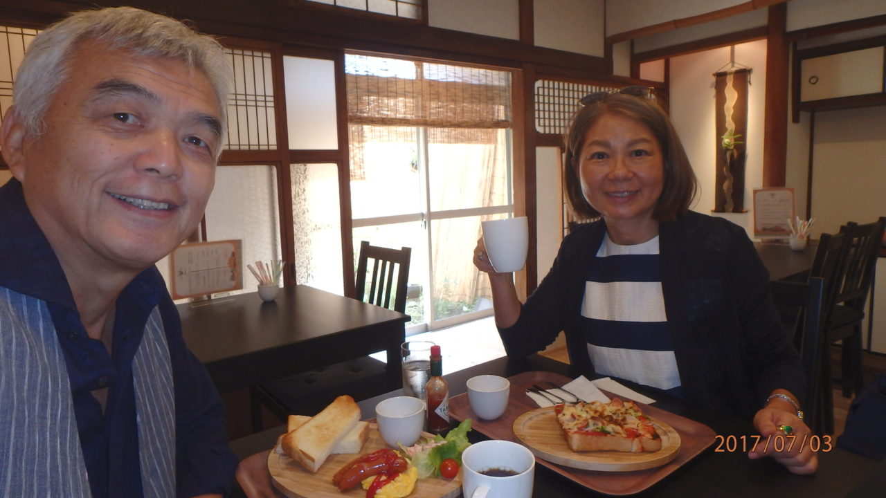 病院近くの喫茶店で